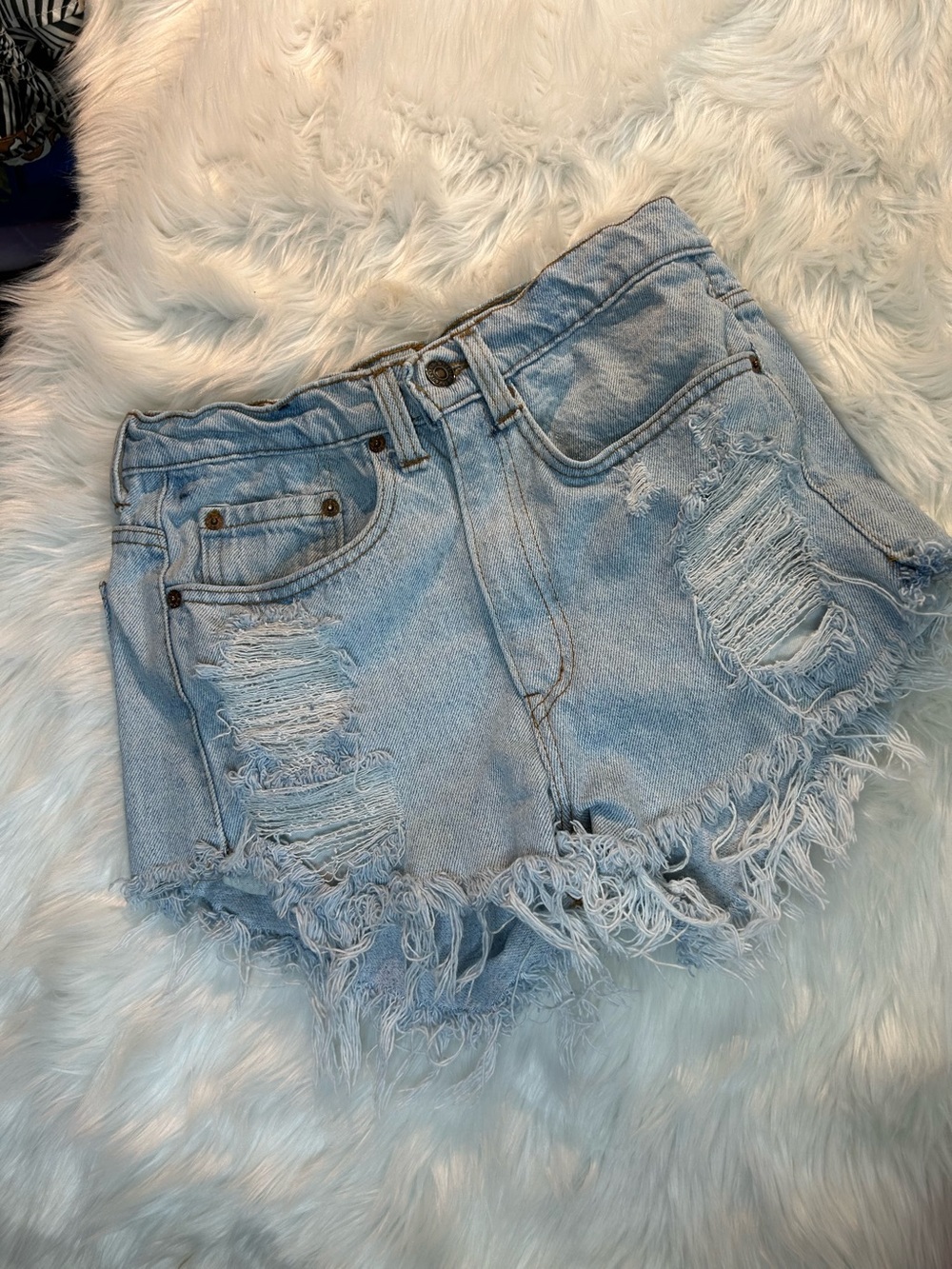 Levi’s 505 Vintage Light Wash Cut Off Denim Shorts Women’s W28